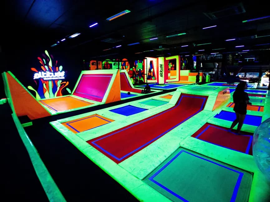 Altitude Park - Crianças se divertindo